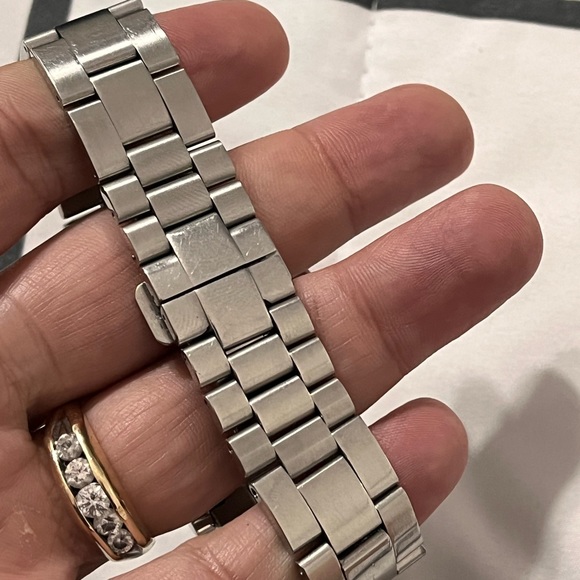 Gucci 101m Diamond Watch - Picture 6 of 7